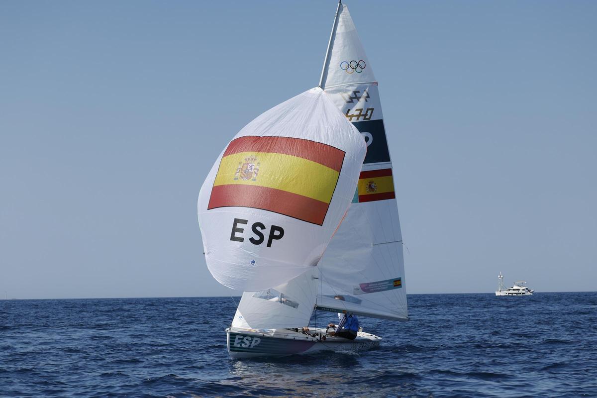 Jordi Xammar y Nora Brugman en la Medal Race de 470 mixto de los JJOO.