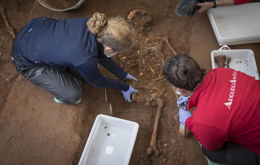 Exhumaciones en el cementerio de Castelló