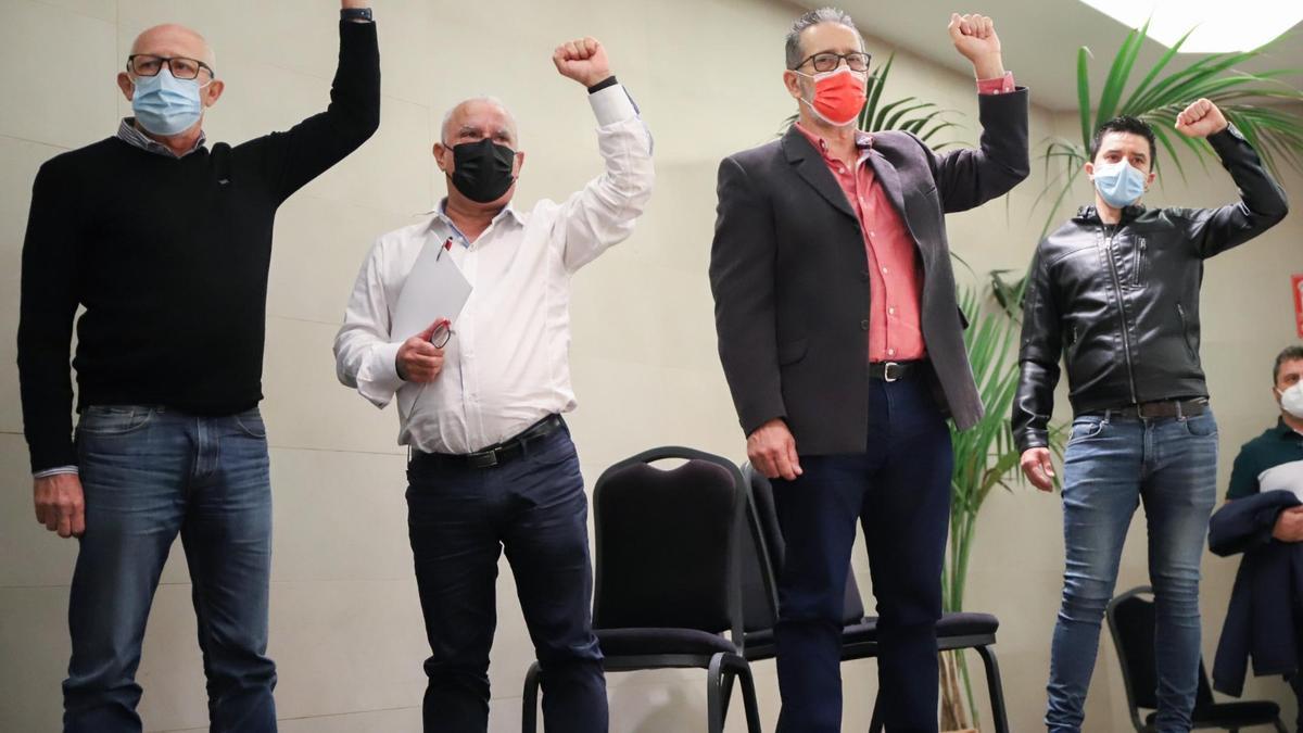 Manuel Navarro (segundo por la izquierda),  nuevo secretario general de UGT-Canarias, junto a otros miembros de la Ejecutiva