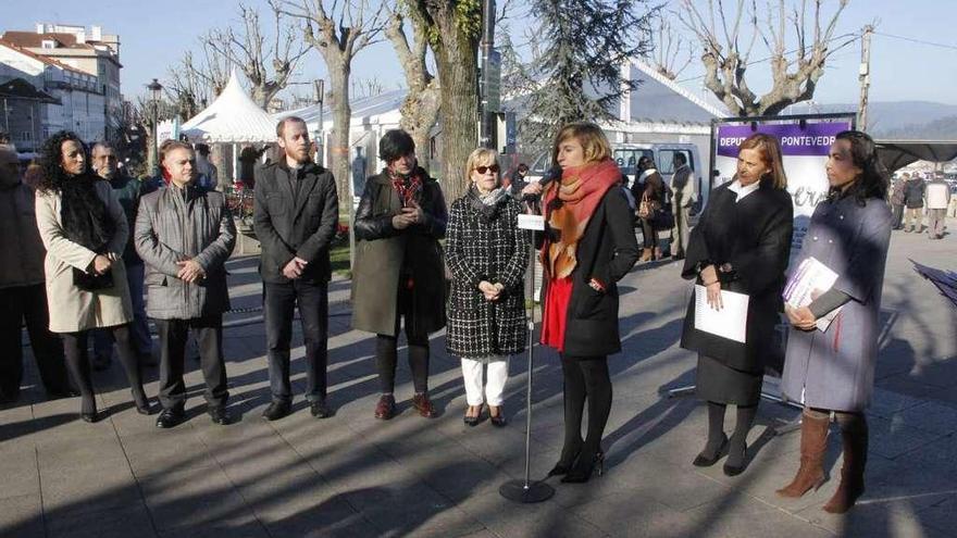 El programa &quot;Violencia Zero&quot; se presentó ayer en la Alameda Rosalía de Castro de Marín.  // S.A.