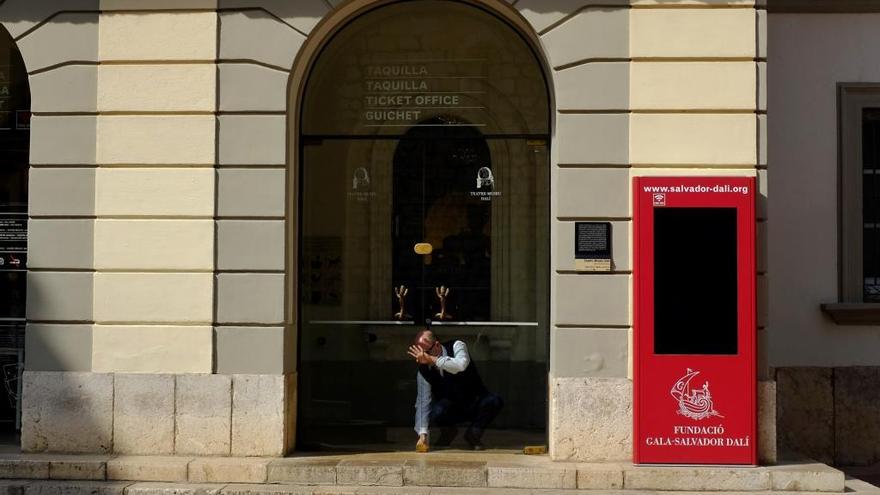 El moment del tancament del Teatre-Museu Dalí.