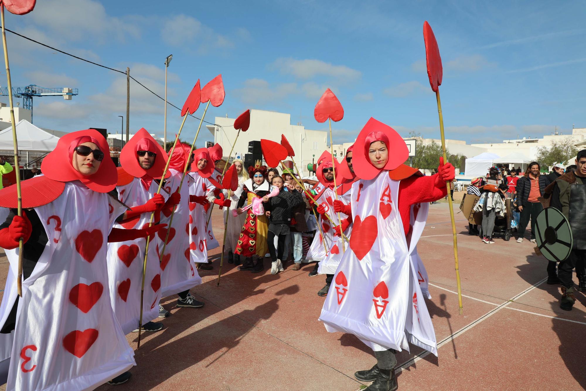 Todas las imágenes de la rúa de Carnaval en Formentera 2023