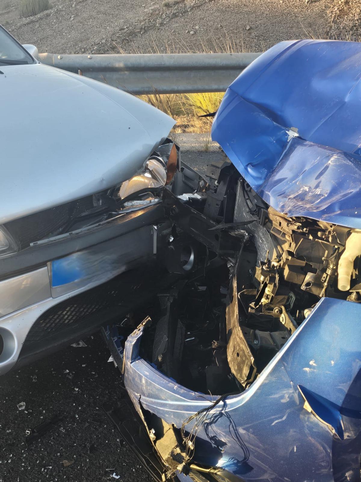 En imágenes: amplio despliegue de emergencias tras un accidente en la GC-1