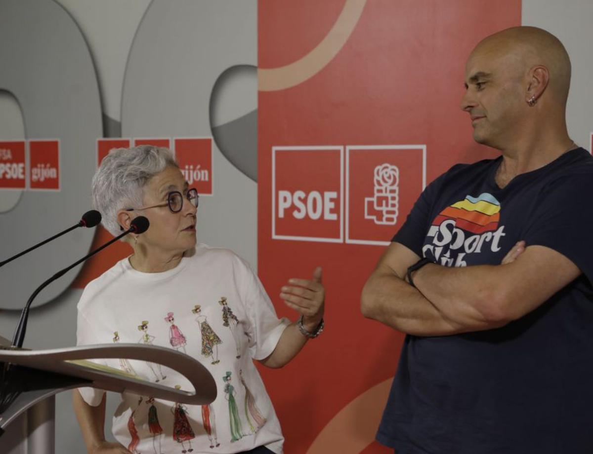 Ana Castaño y Monchu García, en la rueda de prensa que dieron en la sede del PSOE el pasado 23 de junio. | Fernando Rodríguez