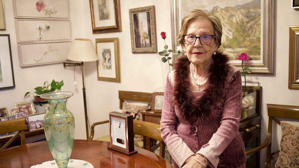 La epidemióloga, inmunóloga y doctora en Farmacia María Rocío Álvarez se jubiló en el año 2014 y este viernes recibe su reconocimiento.
