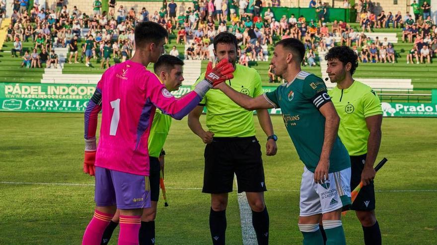 Badajoz y Cacereño protagonizan un clásico en verde, blanco y negro