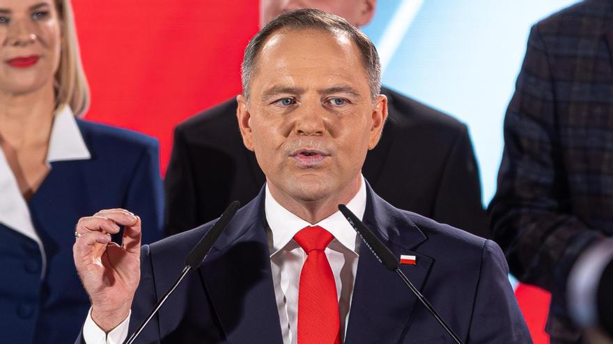 Más bloqueo en Varsovia y más tensiones con Bruselas y Kiev: las claves de la victoria ultranacionalista en Polonia