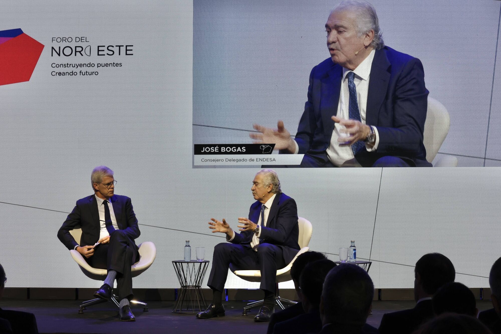 José Bogas, consejero delegado de Endesa y Marti Saballs, director de información económica en Prensa Ibérica, dialogan sobre el impulso que debe darse a la energía.