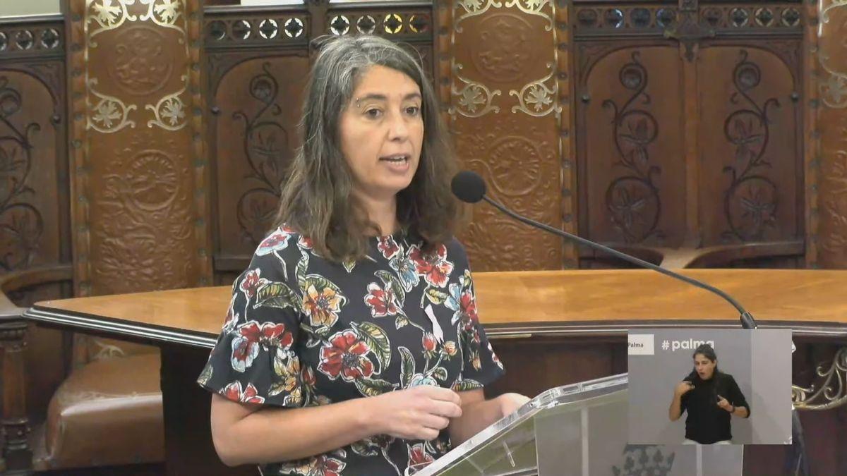 Neus Truyol, en una intervención ante el pleno del Ayuntamiento.