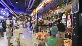 Los mercados de Alicante reclaman límites a la hostelería: "Que no acabe siendo todo bares"