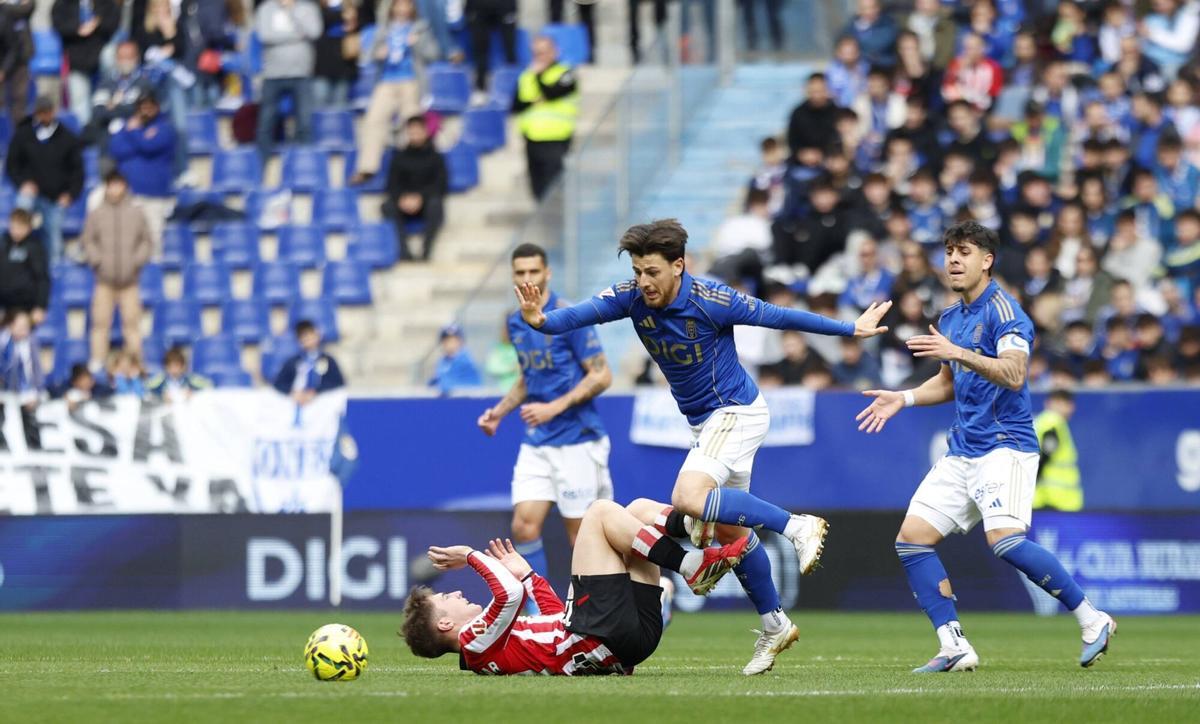 EN IMÁGENES: Así así el partido entre el Real Oviedo y el Athletic en el Tartiere