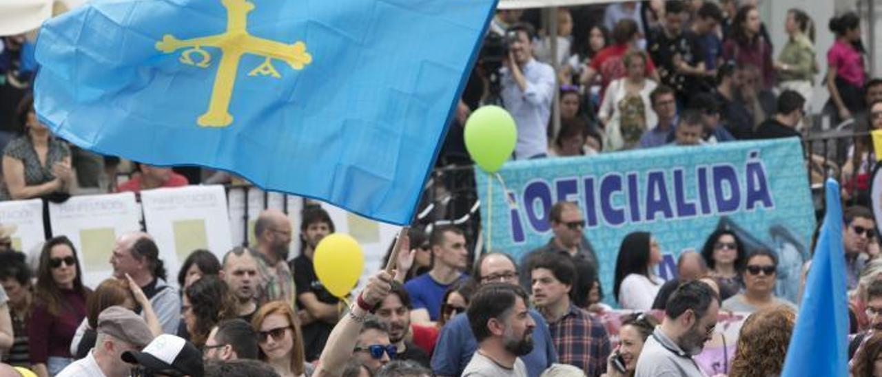 No al referéndum: lo que une a defensores y detractores de la oficialidad de la llingua