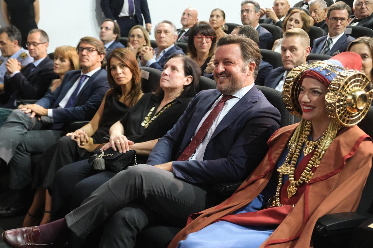Así ha sido la Gala de entrega de las distinciones de honor de la Real Orden de la Dama en Elche Así ha sido la Gala de entrega de las distinciones de honor de la Real Orden de la Dama en Elche