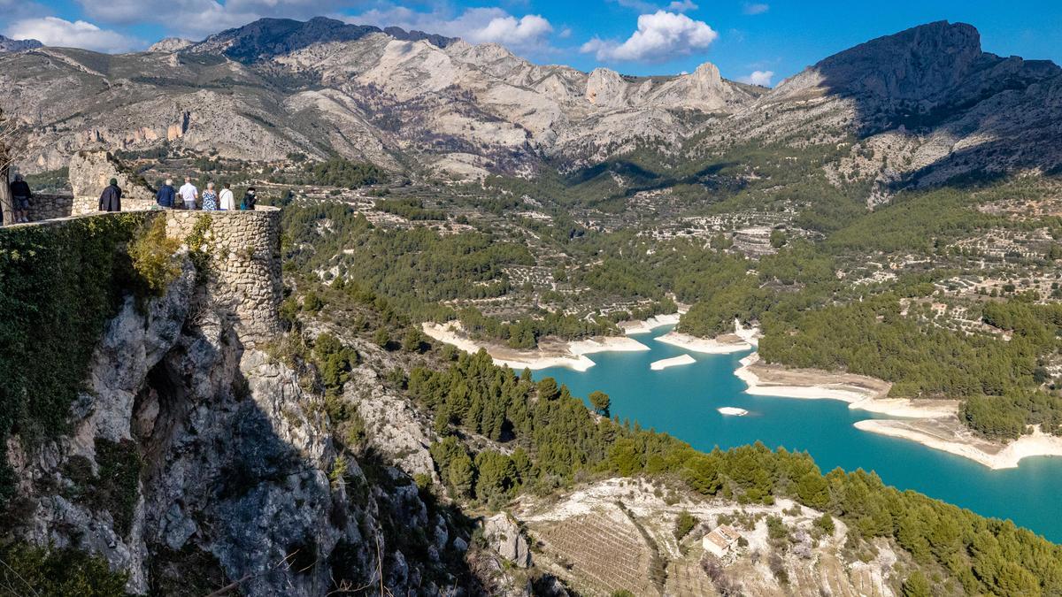 El pantano de Guadalest, hace dos semanas.