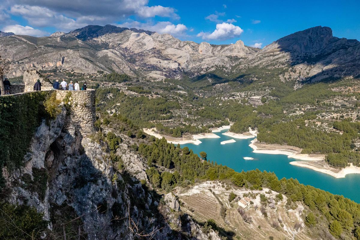 El pantano de Guadalest, hace dos semanas.