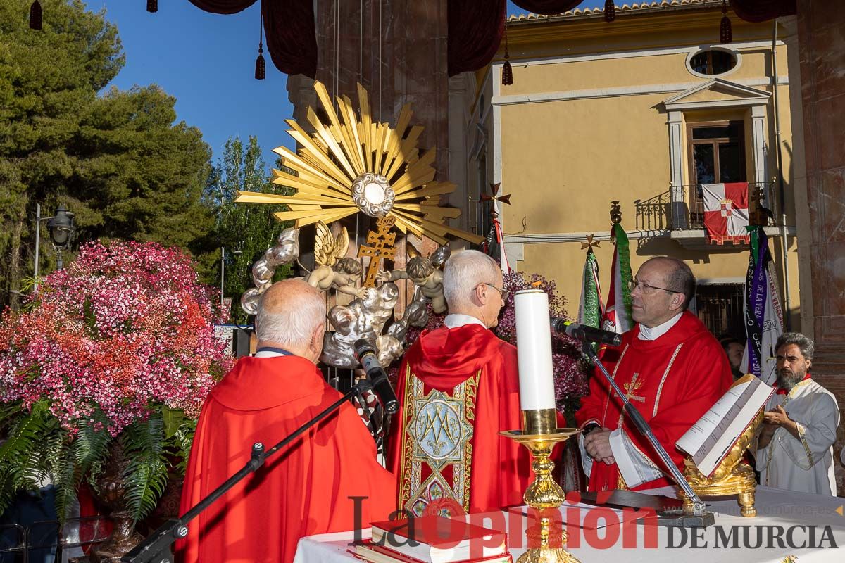 Bandeja de flores y ritual de la bendición del vino en las Fiestas de Caravaca