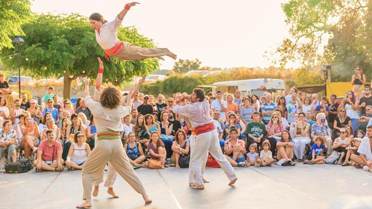 Una de les acrobàcites de l'espectacle "Aleta".