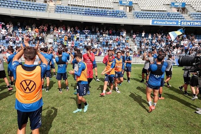 Entrenamiento del CD Tenerife a puerta abierta en el Heliodoro Rodríguez López