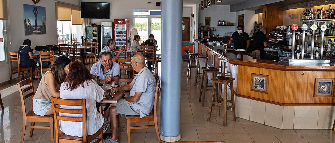 El interior de un restaurante en Sant Jordi, esta semana.