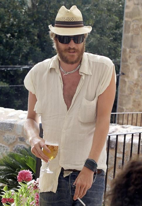 El actor Rhys Ifans.