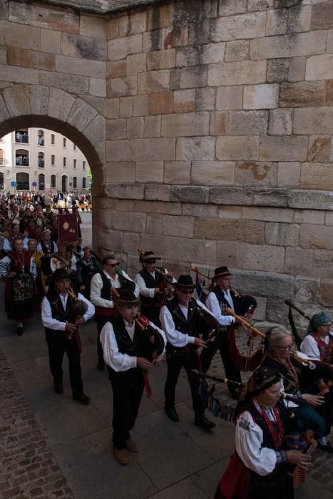 Desfile de trajes regionales