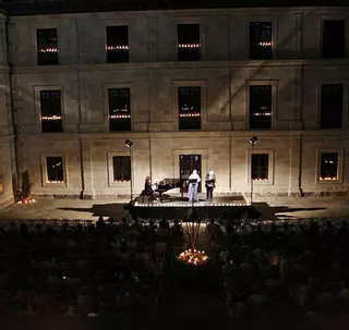 Iluminados por la luz de la esperanza