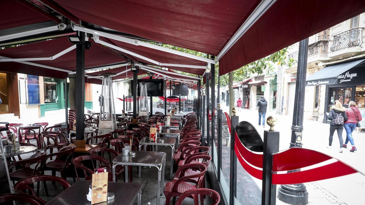 Terrazas en la calle Corrida.