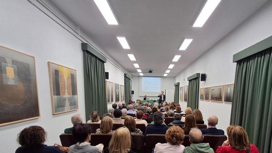 La conferencia sobre testamento vital de la AECC en Toro informa sobre derechos y voluntades médicas