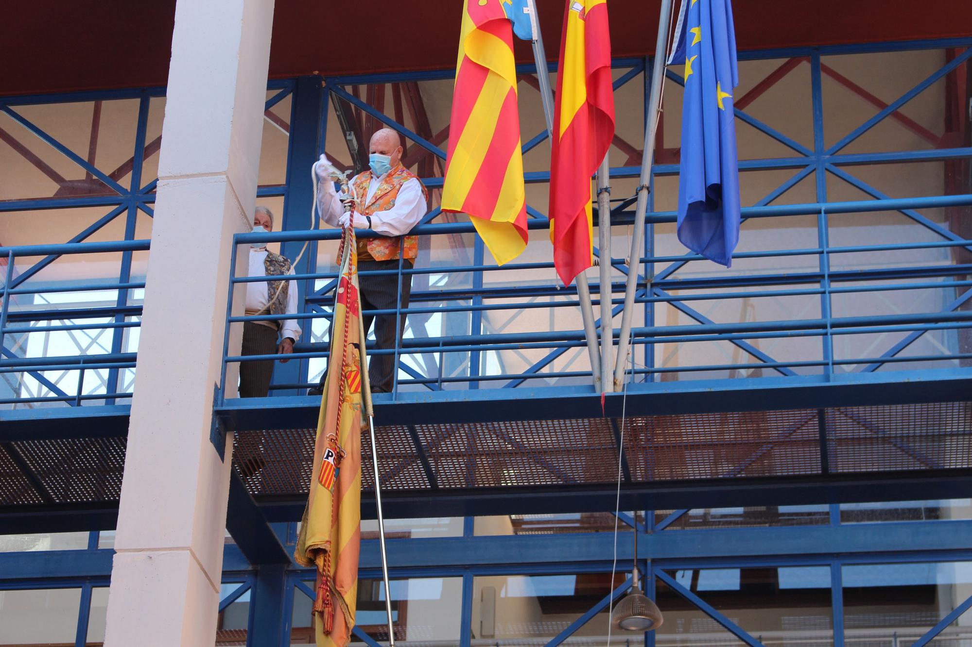 Carmen, Nerea y las cortes acompañan a las fallas de Quart y Xirivella en la procesión de la Senyera