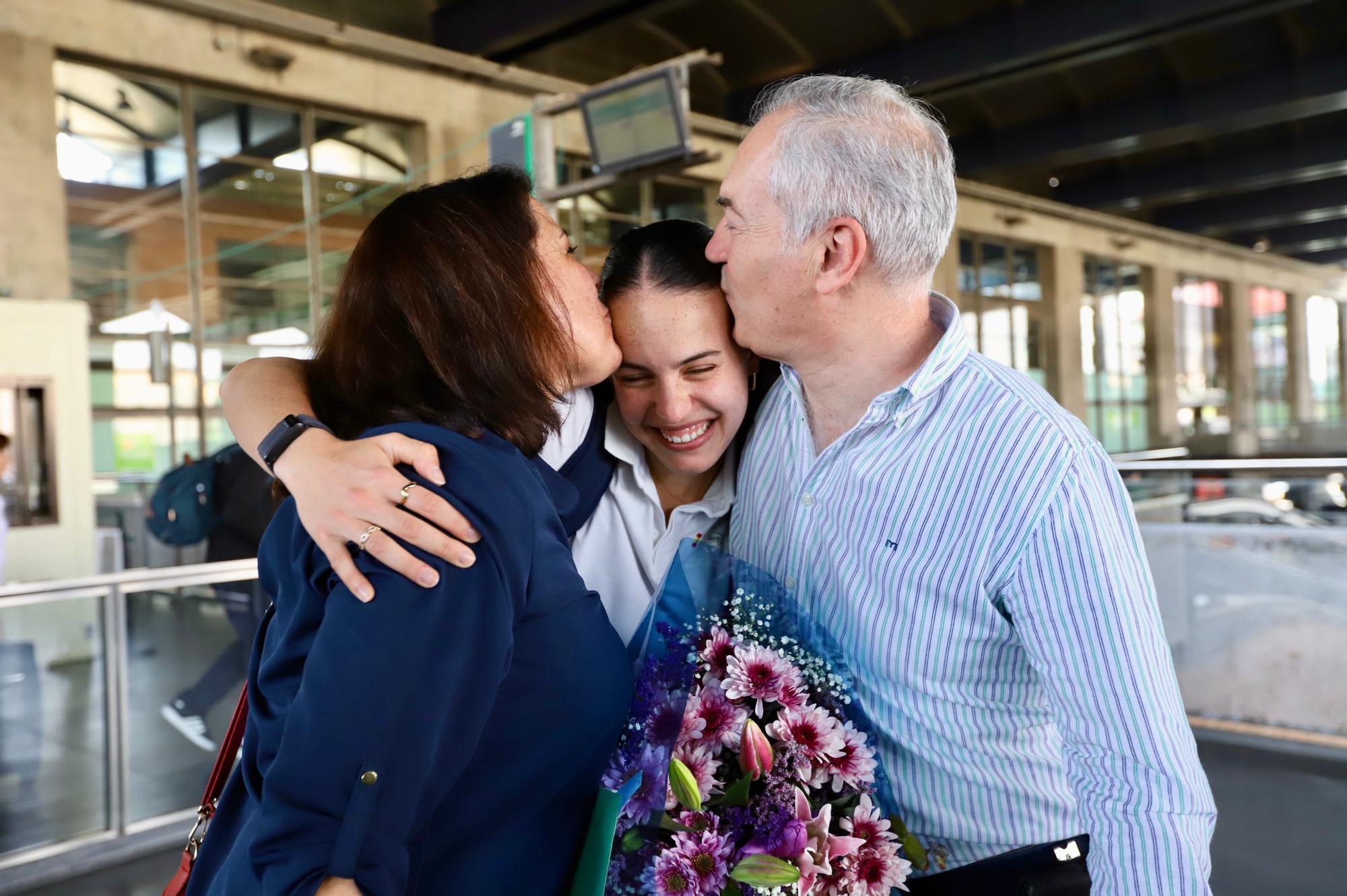 La llegada de la atleta olímpica Carmen Avilés a Córdoba, en imágenes