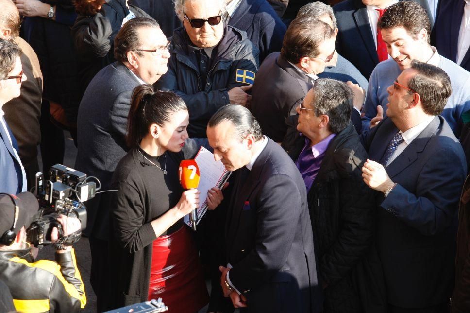 Los cofrades se manifiestan por la Semana Santa tradicional