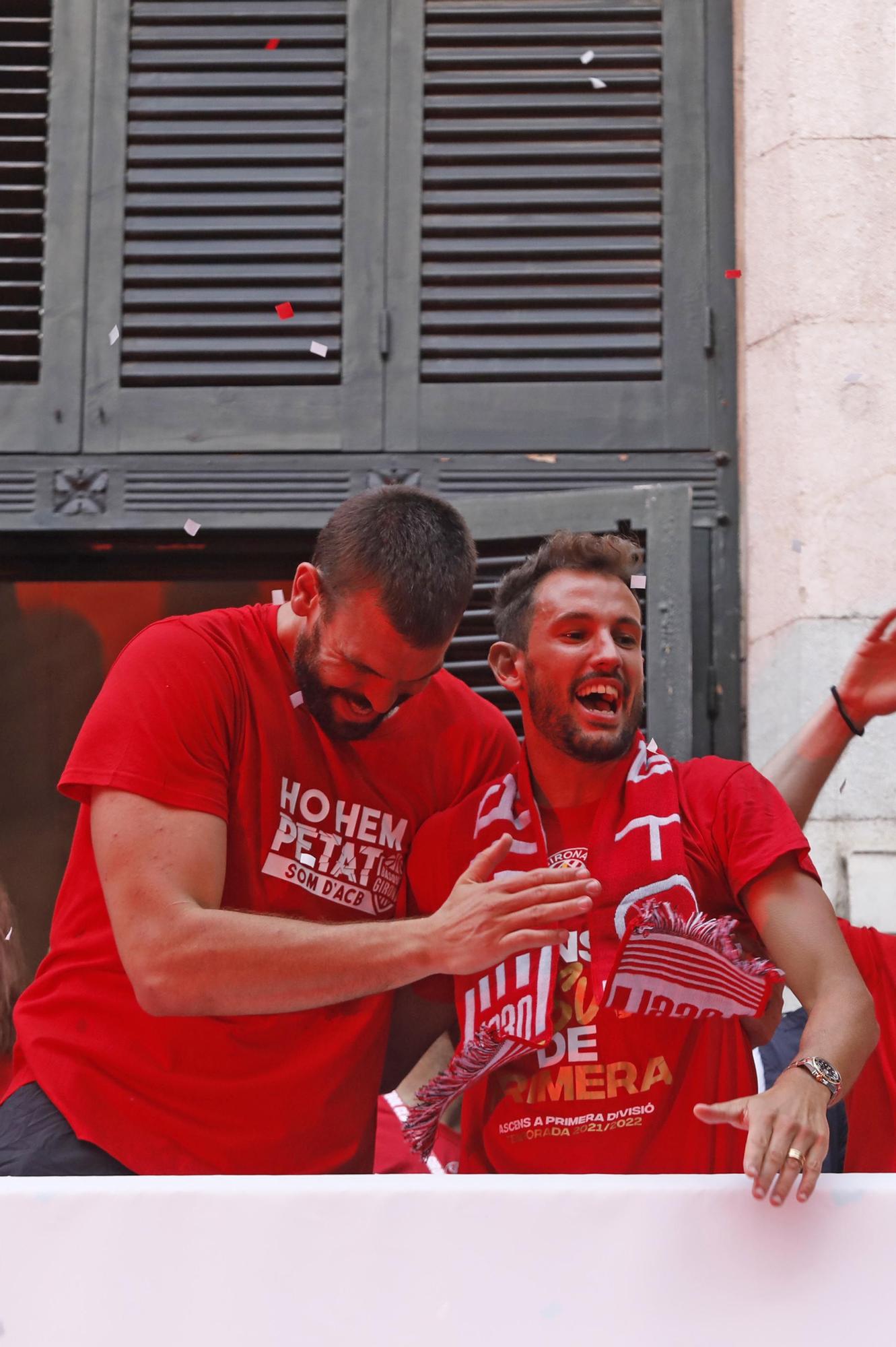 Les millors imatges de la rua de celebració del Girona i el Bàsquet Girona