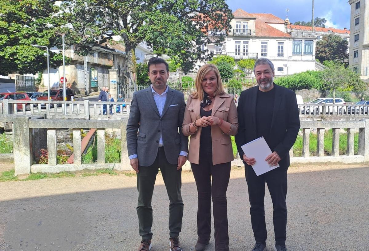 Manuel Martínez, Digna Rivas y Luciano González ante Villa Elisa. 5 mayo 2026.