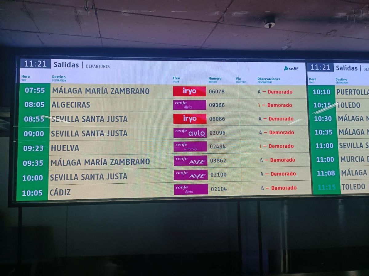 Información en Atocha de los viajes con todos los trenes demorados.