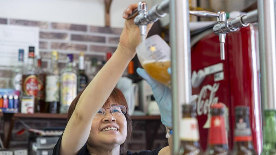 FOTOS | La comunidad china coge el relevo en los bares de Palma