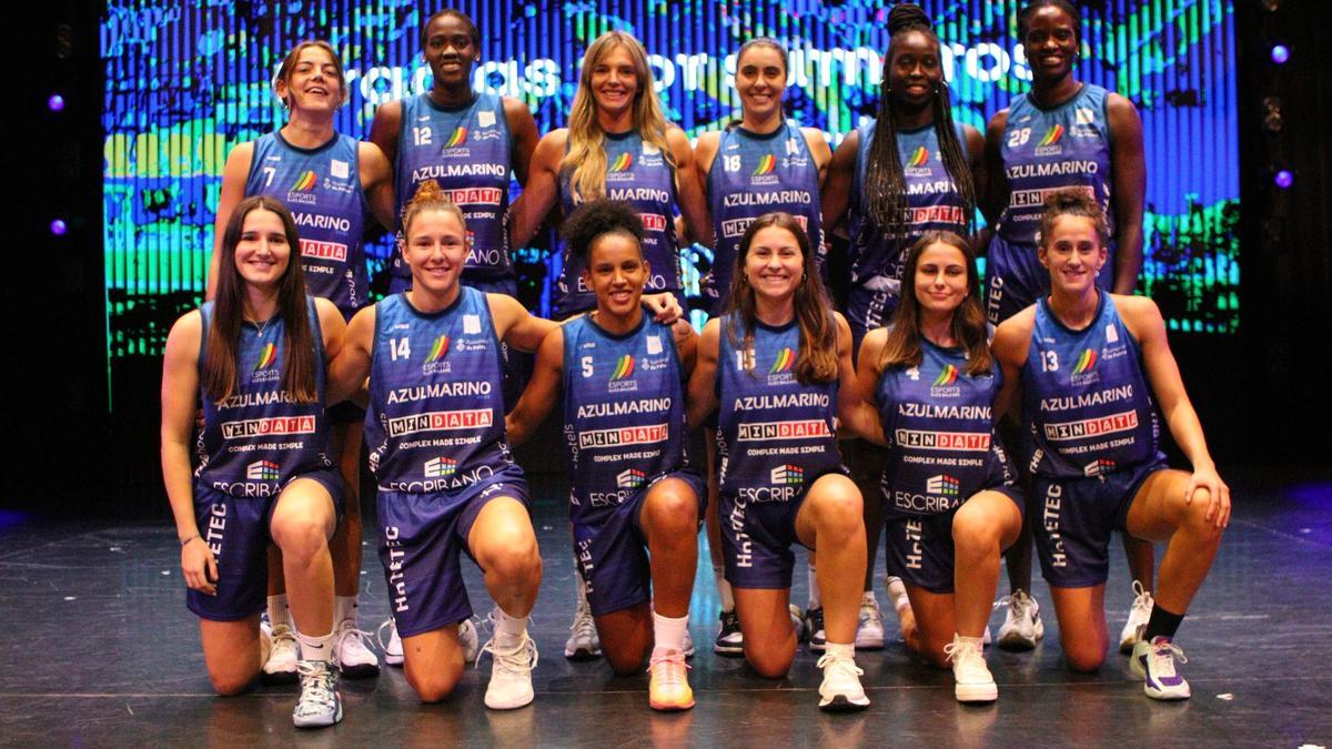 La plantilla del Azulmarino Mallorca posa durante la presentación.