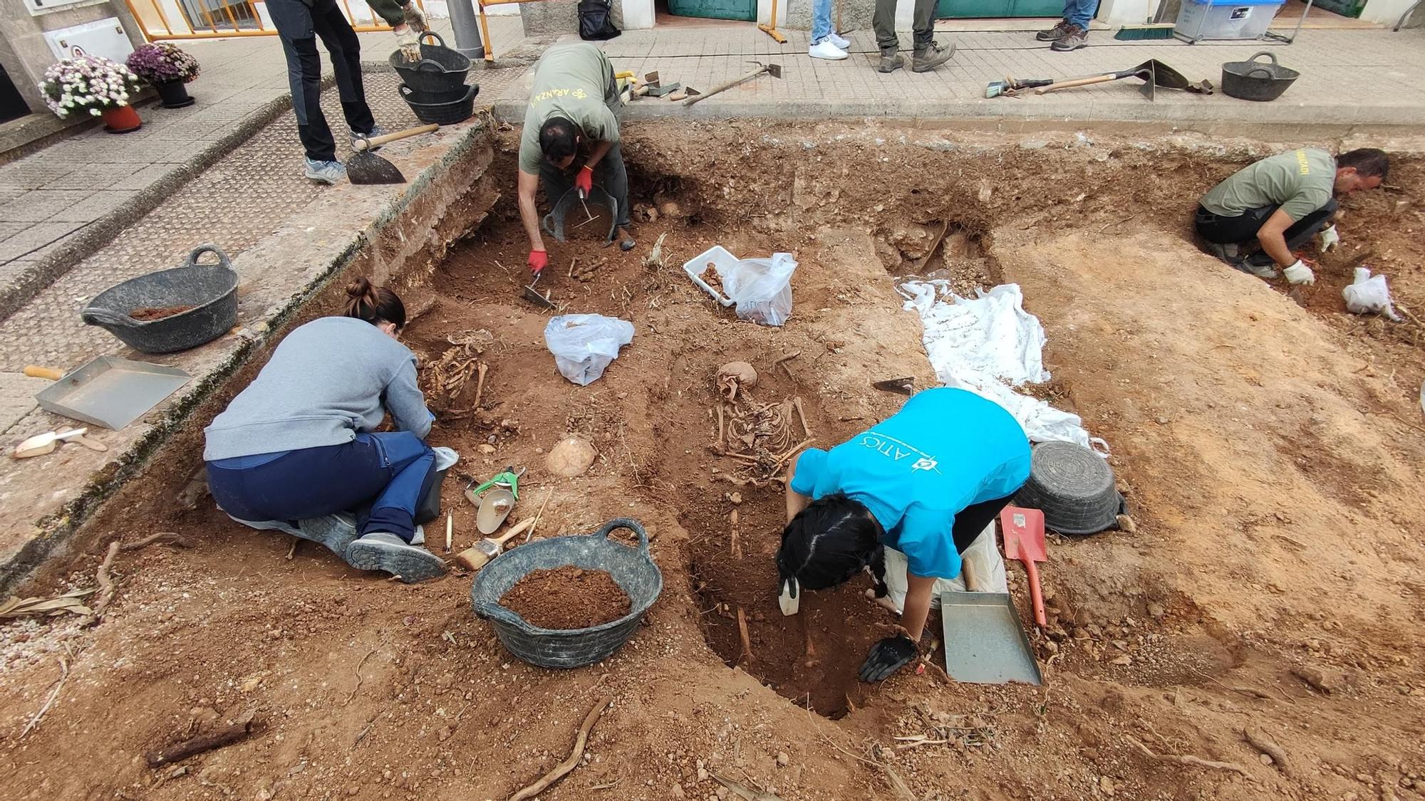 Fotos | Las excavaciones en la fosa de Son Carrió, en imágenes