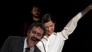 Òscar Intente (Otelo), Annabel Castan (Desdémona) y, detrás, Arnau Puig (Yago), los tres intérpretes del ’Othello’, de Oriol Tarrasón.