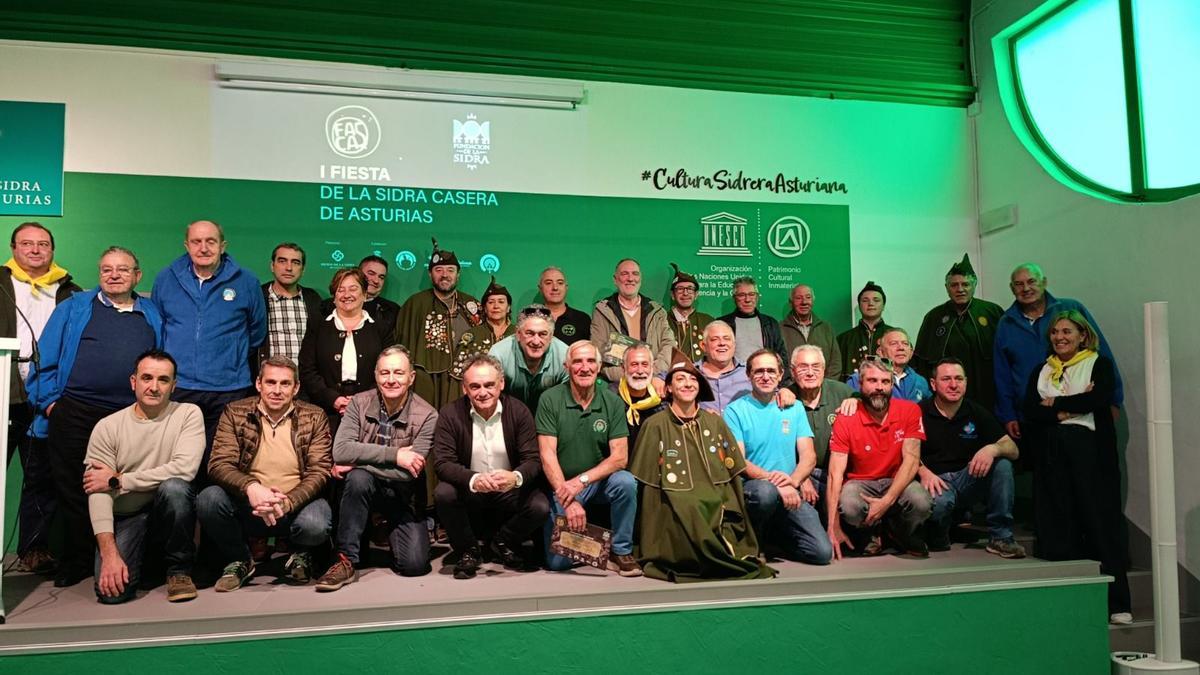 VÍDEO:  Nava acoge la I Fiesta de la Sidra Casera de Asturias