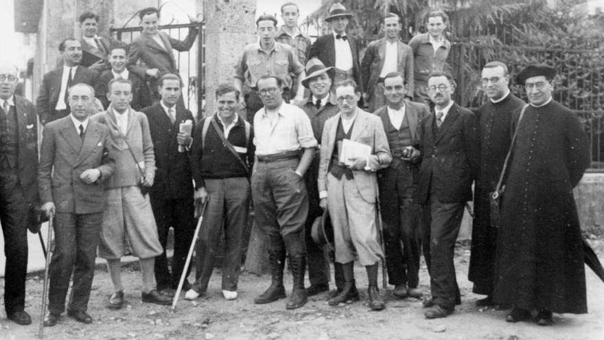 Fraguas (arriba á esquerda), na famosa fotografía dos membros do seminario en Lalín en xuño de 1934.