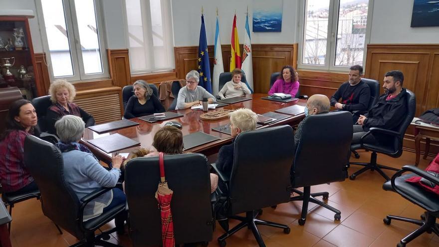 Reunión municipal con las entidades benéficas y la empresa Urkira.