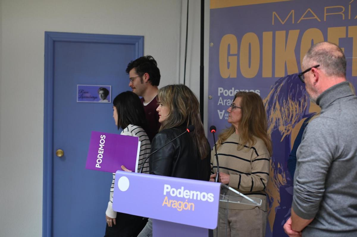 María Goicoechea, candidata de Podemos-AV este 8F en Aragón, abandona la sede tras la debacle electoral.