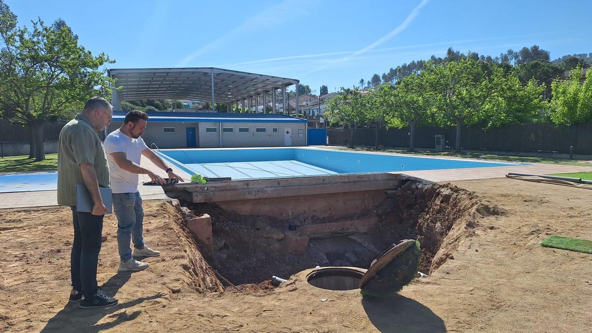La piscina s'ha hagut de buidar per complet per afrontar la reparació