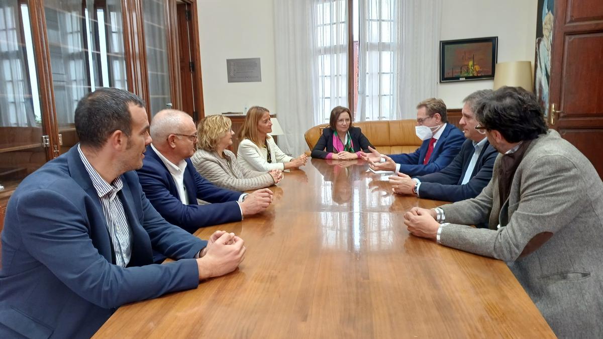 Mínguez también se ha pasado por el ayuntamiento de Benicarló.