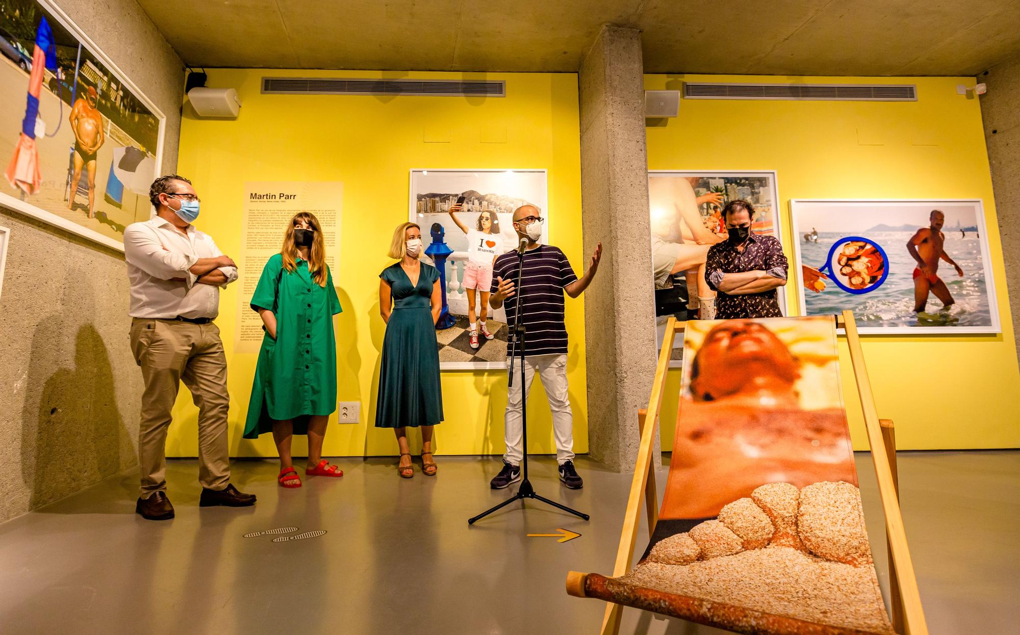 Inauguración de la exposición de Cristina de Middel, Martin Par y María Moldes en Benidorm