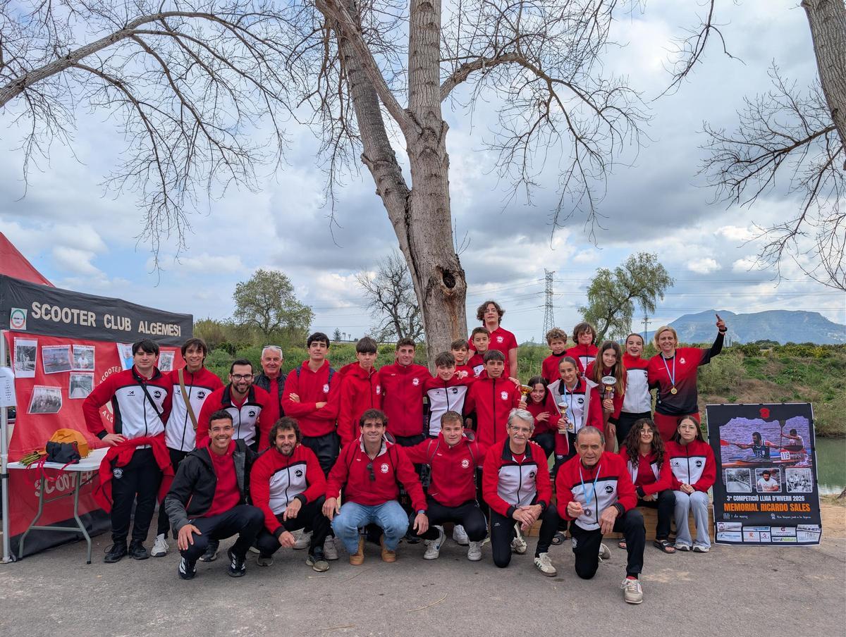 Integrantes del club Scooter de Algemesí.