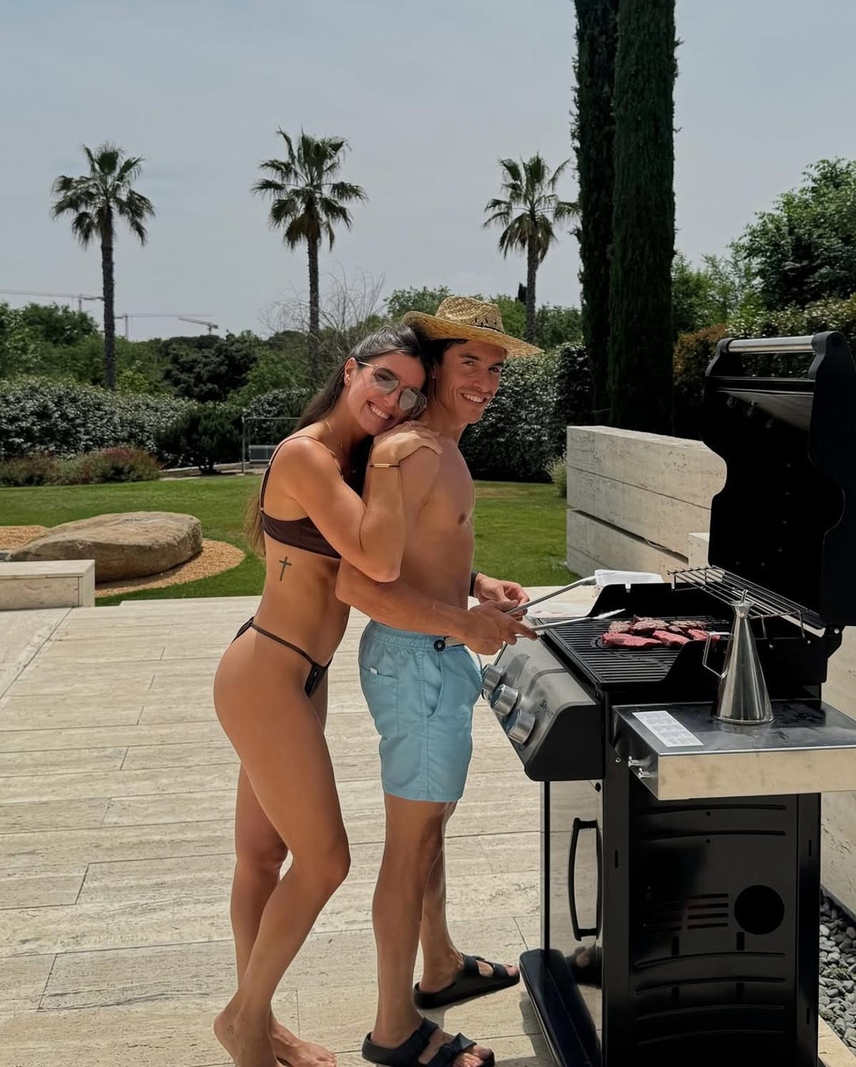 Marc Márquez, de barbacoa junto a su pareja Gemma Pinto Marc Márquez, de barbacoa junto a su pareja Gemma Pinto