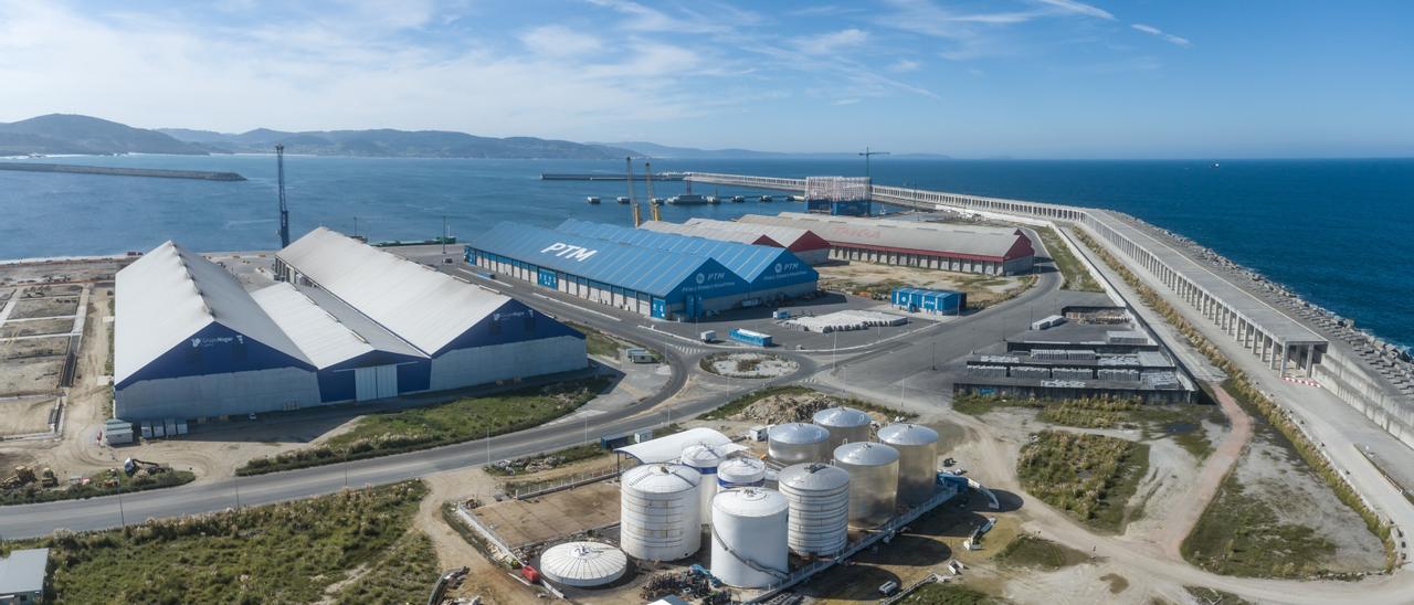 Vista general del puerto exterior de Punta Langosteira, en A Coruña, que se lleva casi 150 millones