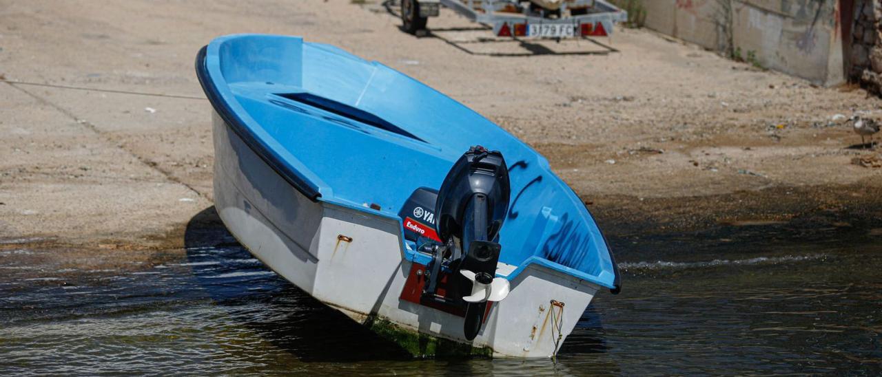 Imagen de archivo de una de las pateras interceptadas en aguas de Formentera durante este año. | TONI ESCOBAR