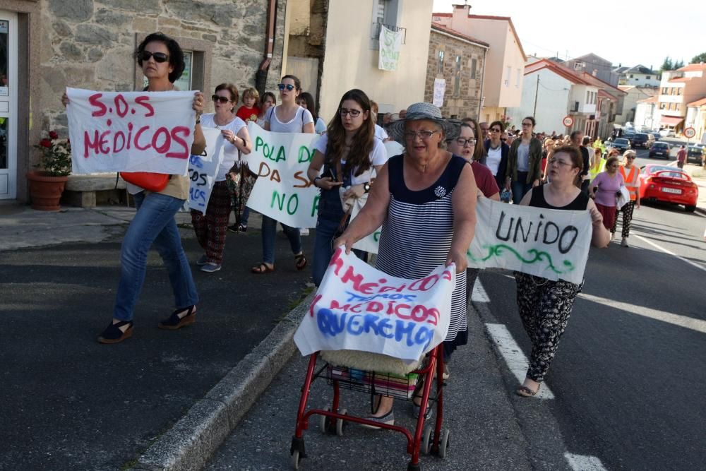 La plataforma busca exponerle la necesidad de 4 médicos en el municipio al conselleiro de Sanidade y al presidente de la Xunta.